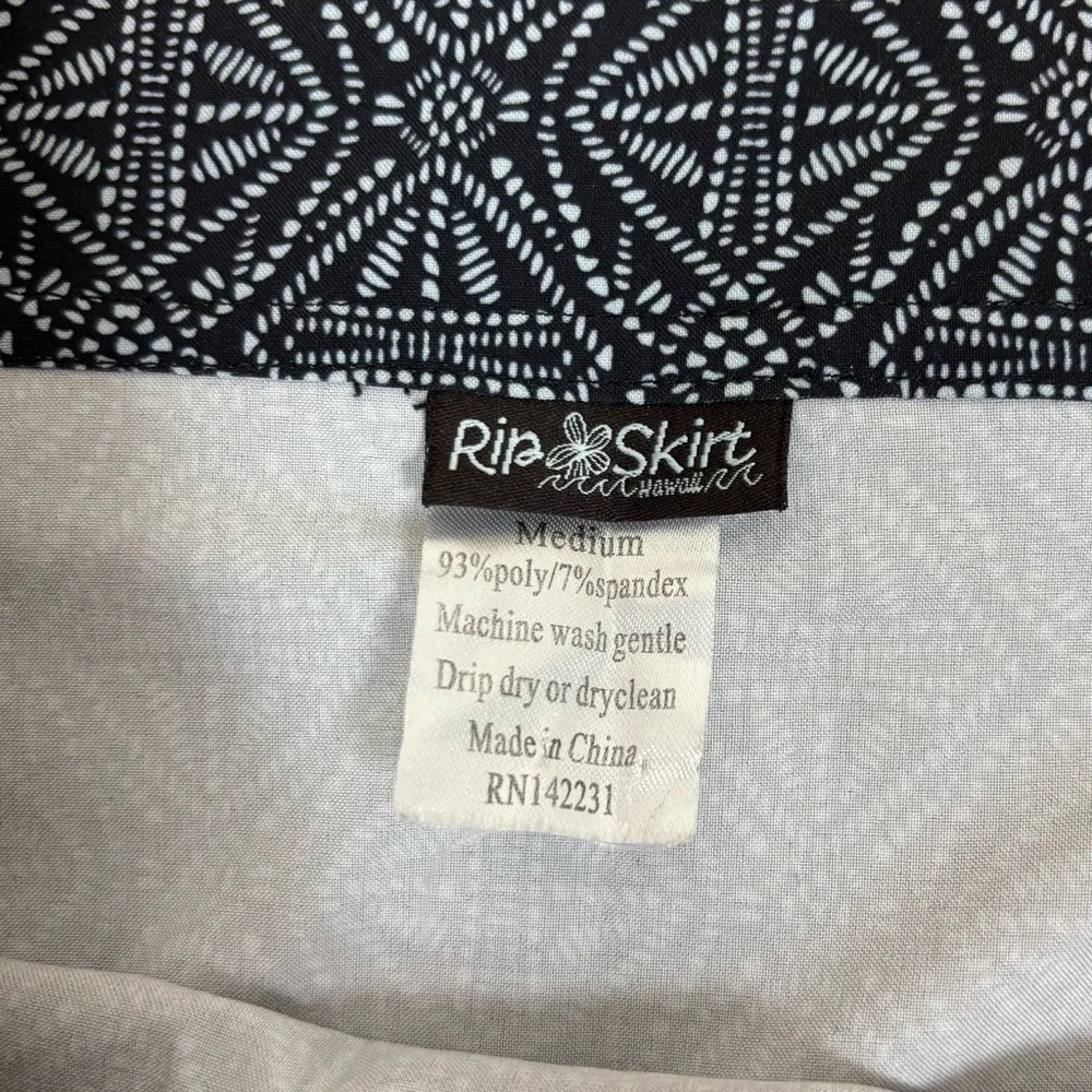 RipSkirt Hawaii Wrap Skirt Black Pearl Batik Length 2 Women’s Size M Cover Up